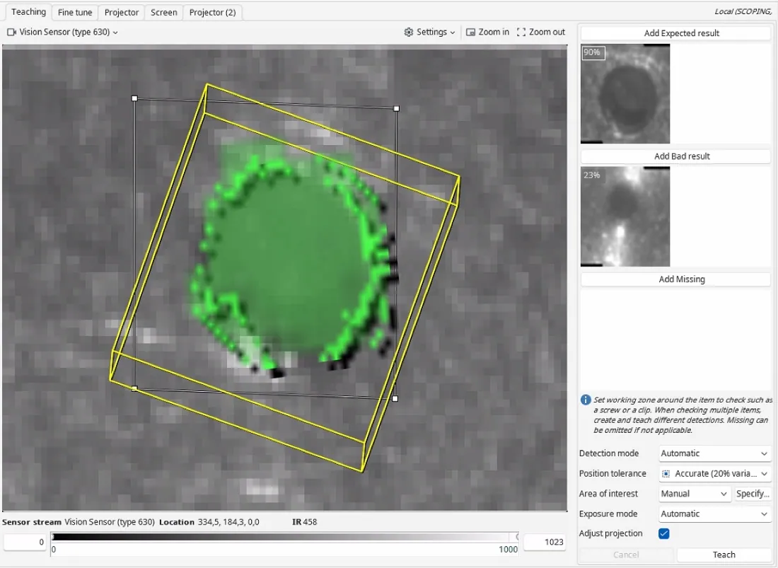 Pantalla de enseñanza del software de Arkite para una detección con el sensor Vision: la pieza comprobada aparece resaltada en verde, con referencias de resultado esperado y defectuoso y los ajustes del modo de detección