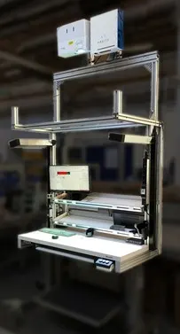 Puesto de trabajo de Bosch Rexroth con realidad aumentada proyectada de Arkite